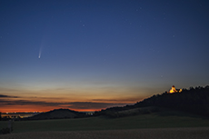 NEOWISE mit Veste Wachsenburg im Vordergrund